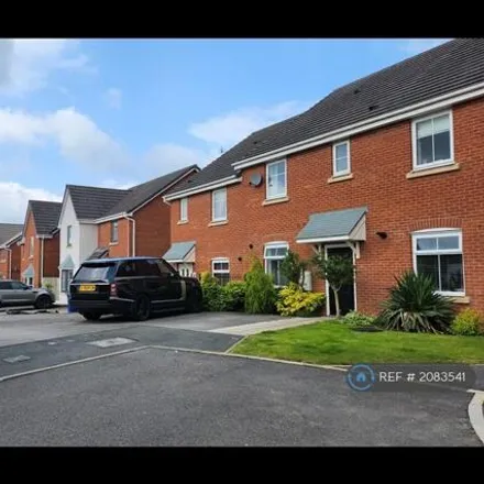Rent this 3 bed townhouse on Bromley Close in Newcastle Under Lyme, Staffordshire