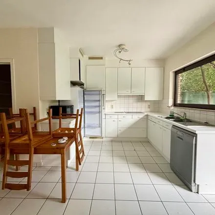 Rent this 3 bed apartment on Montagne au Chaudron - Ketelberg 18 in 1150 Woluwe-Saint-Pierre - Sint-Pieters-Woluwe, Belgium