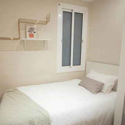 Rent this 2 bed room on Carnival in Carrer de la Diputació, 08001 Barcelona