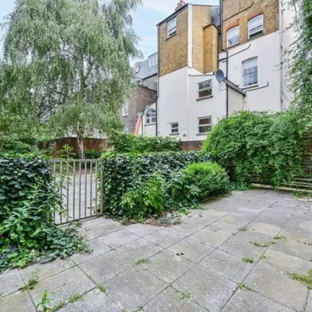 Rent this 3 bed apartment on Wenlock Court in New North Road, London