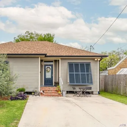 Buy this 2 bed house on 1087 McCulla Street in Thibodaux, LA 70301
