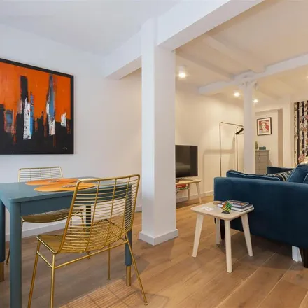 Rent this studio townhouse on Redchurch Townhouse in 25 Whitby Street, Spitalfields