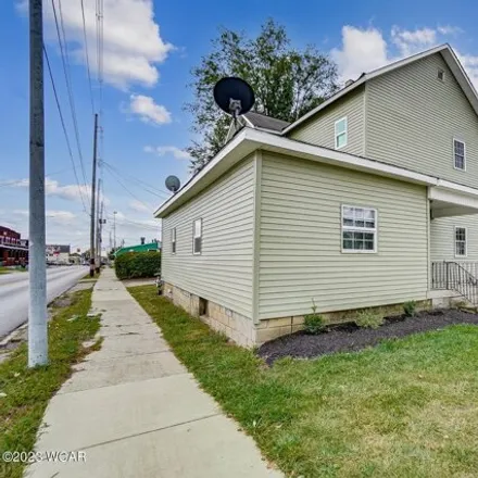 Buy this 4 bed house on 389 North Metcalf Street in Lima, OH 45801