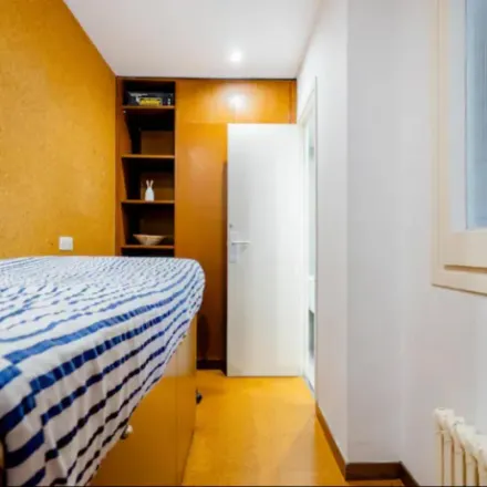 Image 3 - Carrer de Roca i Batlle, 32, 08023 Barcelona, Spain - Apartment for rent