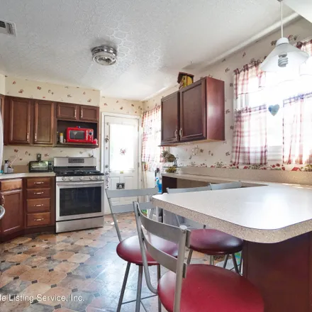 Image 7 - 32 North Avenue, New York, NY 10314, USA - House for sale