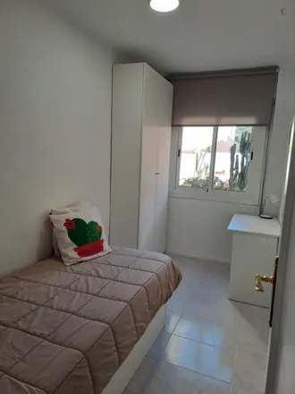 Rent this 3 bed room on Carrer de Larrard in 40, 08001 Barcelona