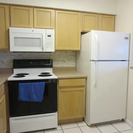 Image 2 - 242 West Court of Shorewood, Vernon Hills, IL 60061, USA - Apartment for rent