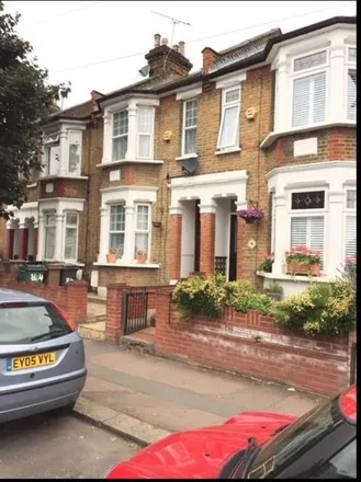 Rent this 4 bed townhouse on 56a in 56b Selwyn Avenue, London