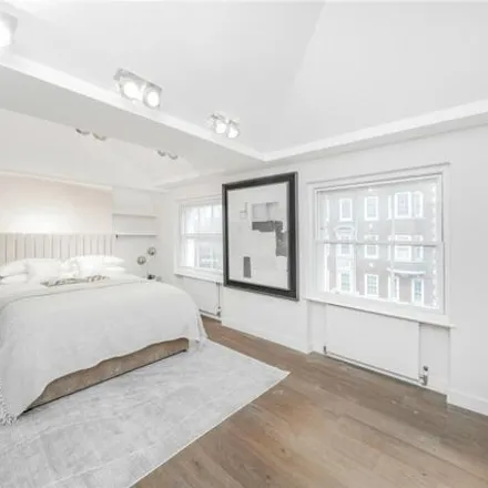 Rent this 2 bed room on 235-237 Baker Street in London, NW1 6XE