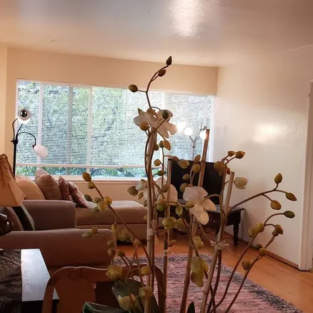 Rent this 1 bed apartment on Oakland