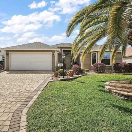 Rent this 3 bed house on 2650 Morven Park Way in The Villages, FL 32162