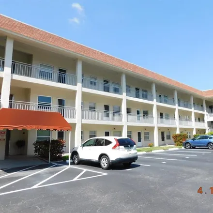 Buy this 1 bed condo on 4000 3rd Street North in Saint Petersburg, FL 33703