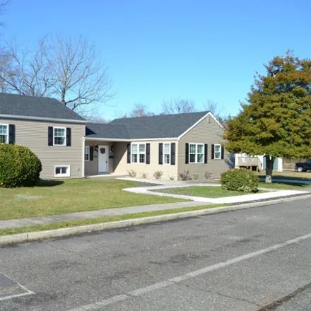 Rent this 4 bed house on 471 Franklin Boulevard in Absecon, Atlantic County