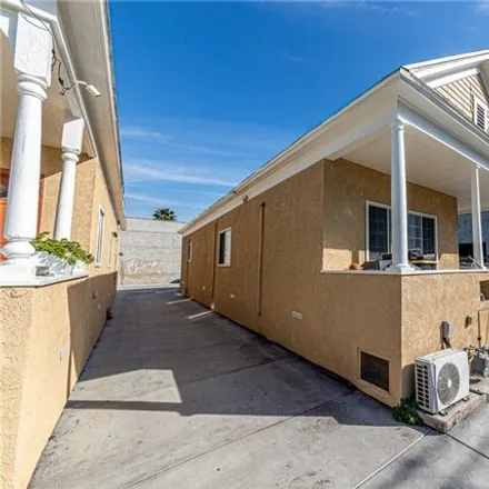 Image 4 - 229 West 28th Street, Los Angeles, CA 90007, USA - House for sale