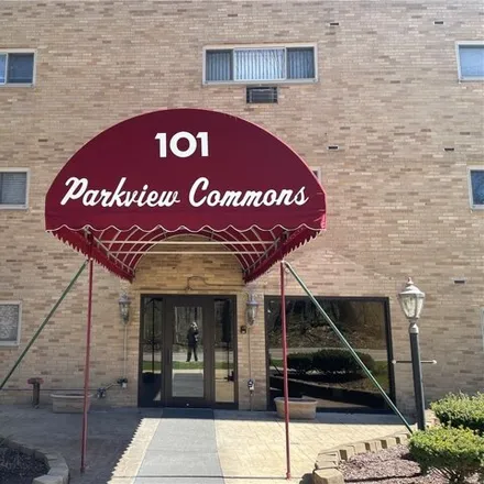 Buy this 1 bed condo on Berea Commons in Berea, OH 44017