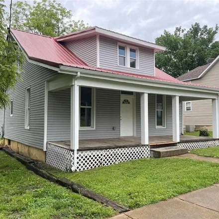 Buy this 3 bed house on 234 North Jackson Avenue in Lebanon, MO 65536
