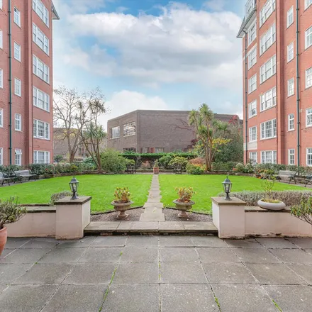 Rent this 5 bed apartment on Apsley House in Finchley Place, London