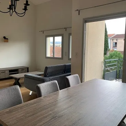 Rent this 5 bed apartment on 85 Rue de Maubec in 31300 Toulouse, France