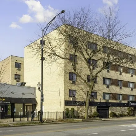 Rent this studio apartment on 6758 North Sheridan Road in Chicago, IL 60626