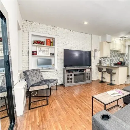 Image 3 - 207 East 21st Street, New York, NY 10010, USA - Apartment for sale