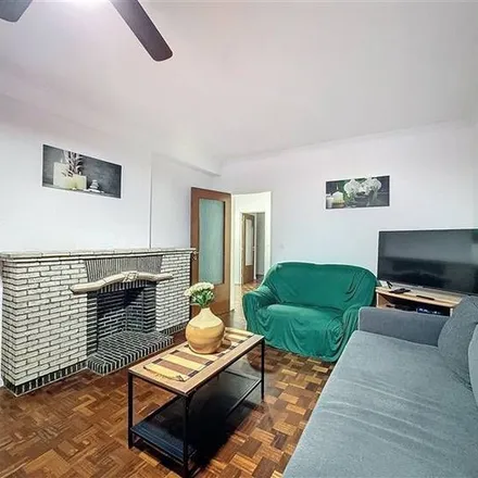 Rent this 3 bed apartment on Flamme de l'Espoir - Vlam van de Hoop in Place Communale - Gemeenteplein, 1080 Molenbeek-Saint-Jean - Sint-Jans-Molenbeek