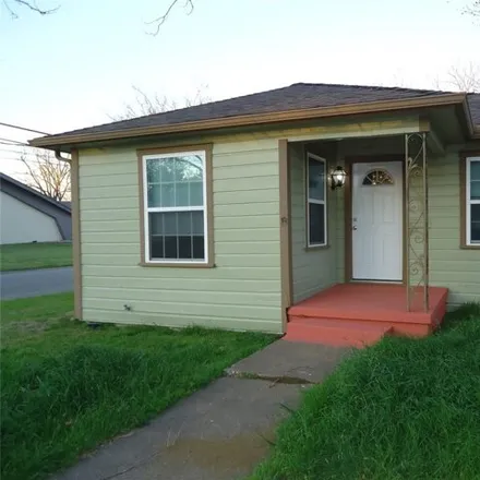 Rent this 2 bed house on First Assembly of God in 121 Pelton Street, Sherman