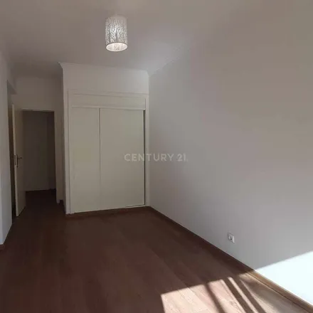 Rent this 2 bed apartment on Centro de Assistência Paroquial de Almada in Rua Cândido Capilé, 2800-112 Almada