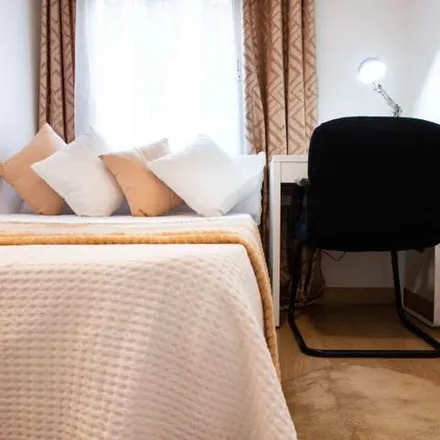 Rent this 4 bed apartment on Calle Fernán Falcón in 28800 Alcalá de Henares, Spain