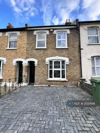 Rent this 5 bed townhouse on 17 Friern Road in London, SE22 0AU