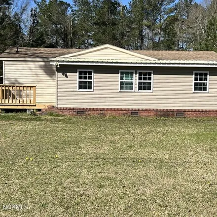 Buy this studio apartment on 308 James Avenue in Lake Waccamaw, Columbus County