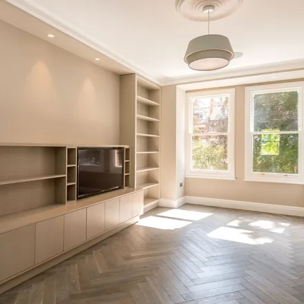 Rent this 4 bed apartment on 20 Primrose Gardens in Primrose Hill, London