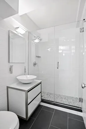 Image 7 - 63 East 9th Street, New York, NY 10003, USA - House for sale