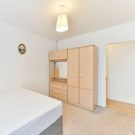 Image 7 - Scrutton Close, London, SW12 0AW, United Kingdom - Apartment for rent