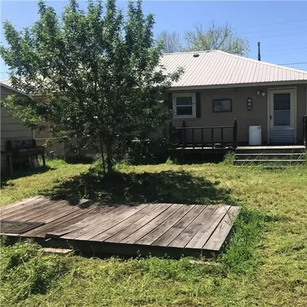 Image 3 - 212 North 1st Street, Skidmore, Bee County, TX 78389, USA - House for sale