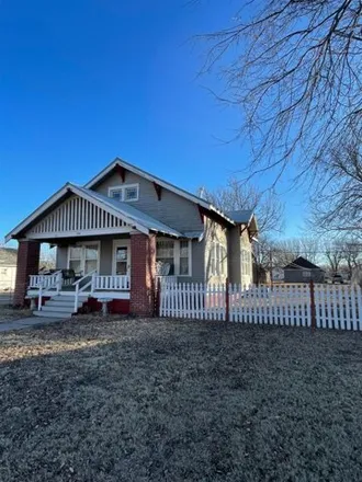 Buy this 4 bed house on 718 Toles Road in Larned, KS 67550