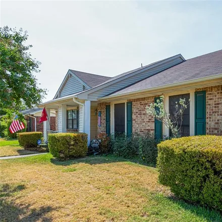 Image 3 - 4510 Bridgeport Drive, Garland, TX 75043, USA - House for sale
