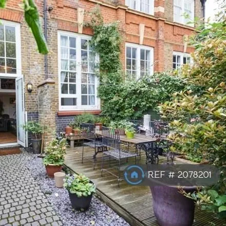 Rent this 3 bed townhouse on 14 Asylum Road in South Bermondsey, London