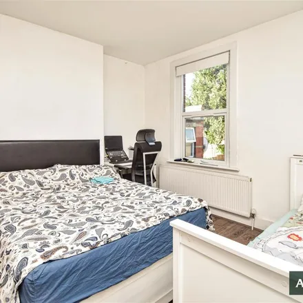 Image 4 - 66 Babington Road, London, NW4 4LD, United Kingdom - Apartment for rent