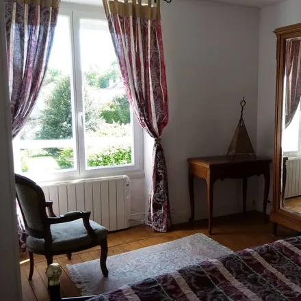 Rent this 2 bed house on 77870 Vulaines-sur-Seine