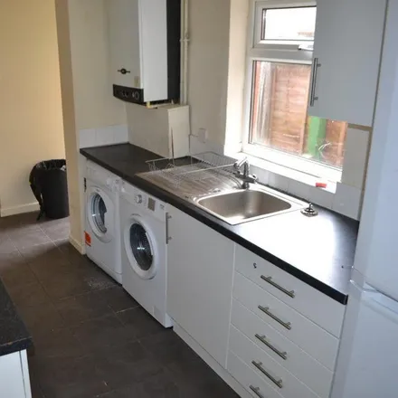 Image 5 - 22 Luton Road, Selly Oak, B29 7BN, United Kingdom - House for rent