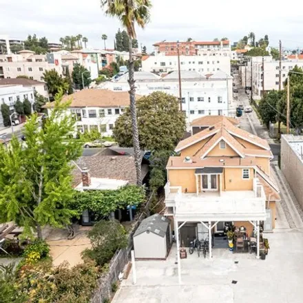 Image 3 - 2019 West 27th Street, Los Angeles, CA 90018, USA - House for sale