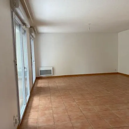 Rent this 3 bed apartment on 141 Chemin Saint-Pierre in 31170 Tournefeuille, France