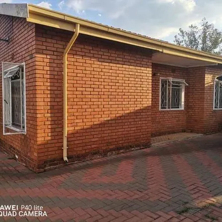 Image 5 - Shoprite, Isigobodi Street, Pimville, Soweto, 1812, South Africa - Apartment for rent