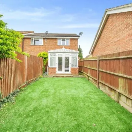 Image 2 - 18 Fairborne Way, Guildford, GU2 9GB, United Kingdom - House for sale