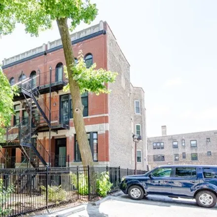 Rent this studio apartment on 647-649 West Deming Place in Chicago, IL 60614