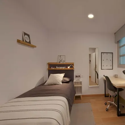 Rent this 6 bed room on Carrer de Balmes in 337, 08006 Barcelona