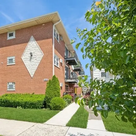 Buy this 2 bed condo on 3553 North Neenah Avenue in Chicago, IL 60634