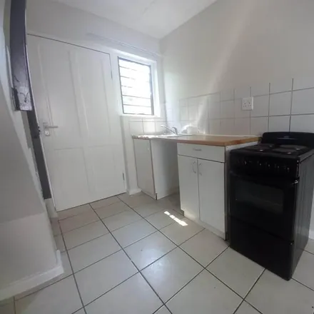 Image 5 - 21 Royal Rd, Maitland, Cape Town, 7405, South Africa - Apartment for rent