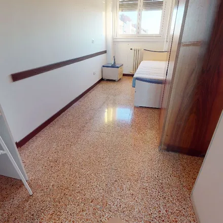 Image 5 - Via Benjamin Constant, 20153 Milan MI, Italy - Apartment for rent