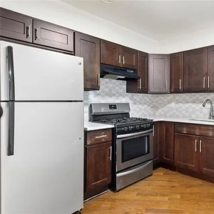 Rent this 3 bed apartment on 1875 Mulford Avenue in New York, NY 10461
